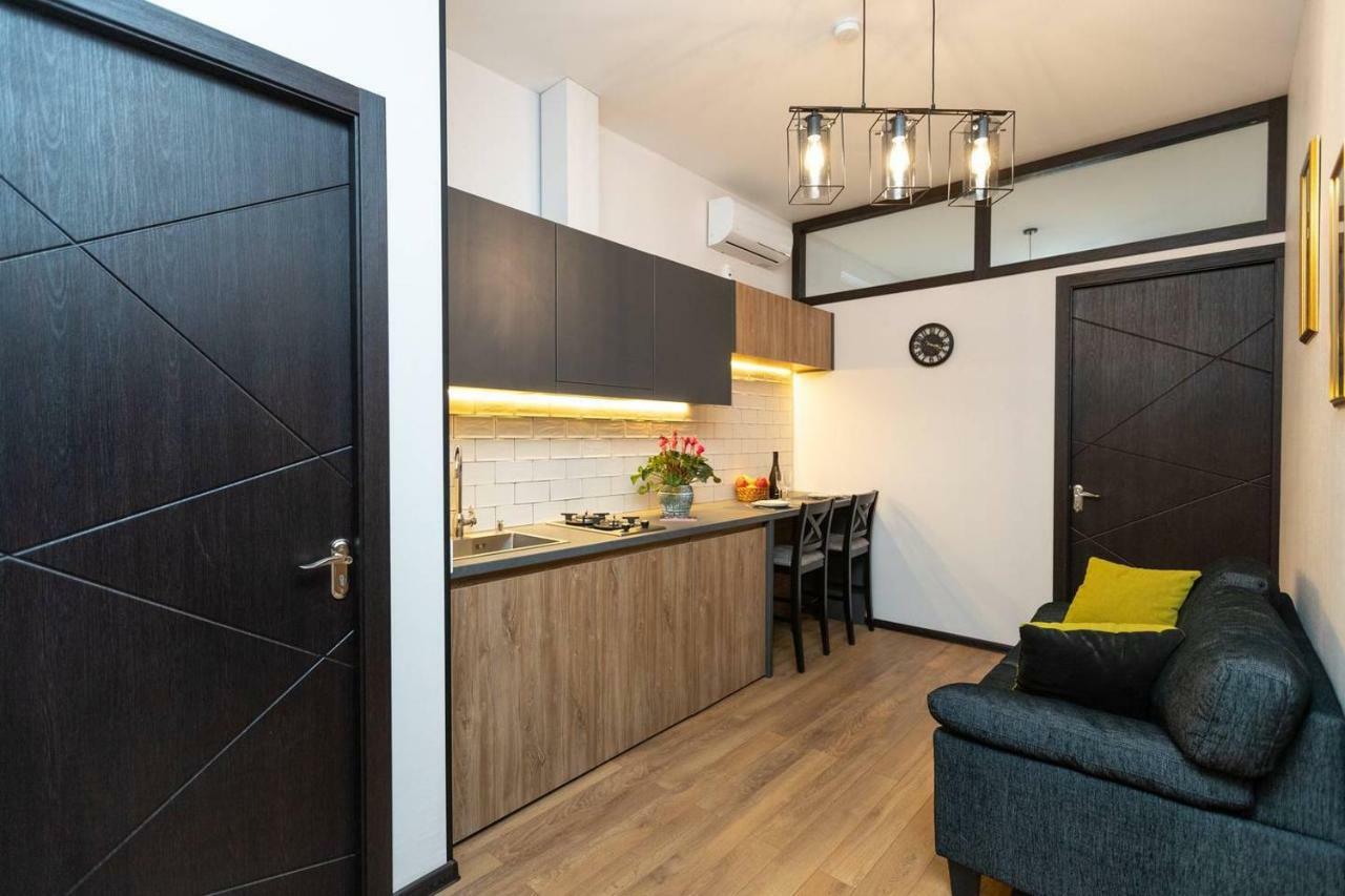 Wehost Cozy Nest Apartment Тбилиси Екстериор снимка