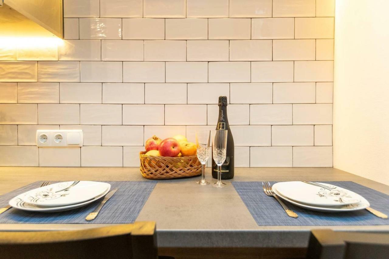Wehost Cozy Nest Apartment Тбилиси Екстериор снимка