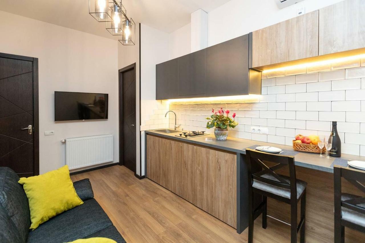 Wehost Cozy Nest Apartment Тбилиси Екстериор снимка